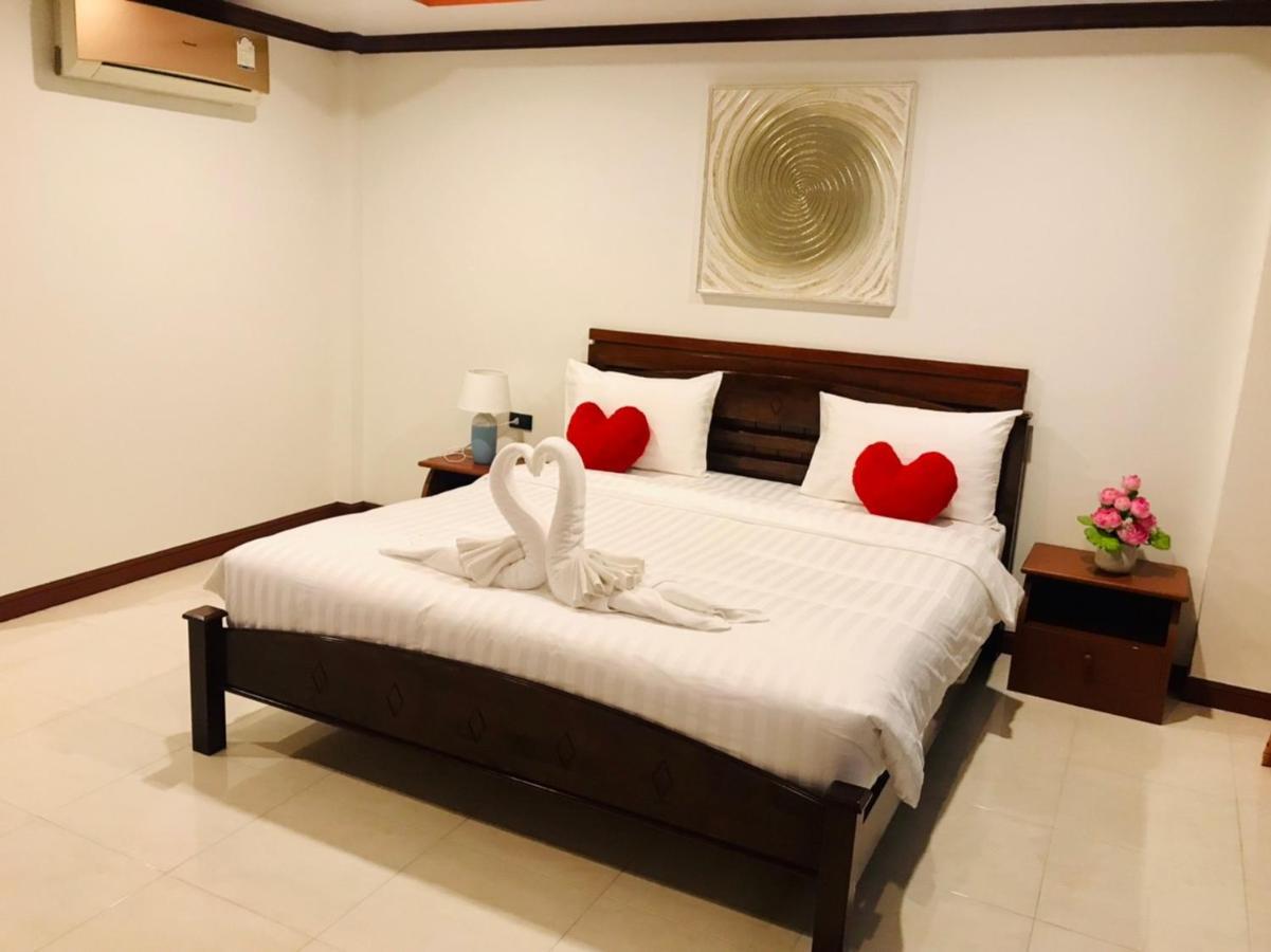 Ostello Benetti House Patong Esterno foto