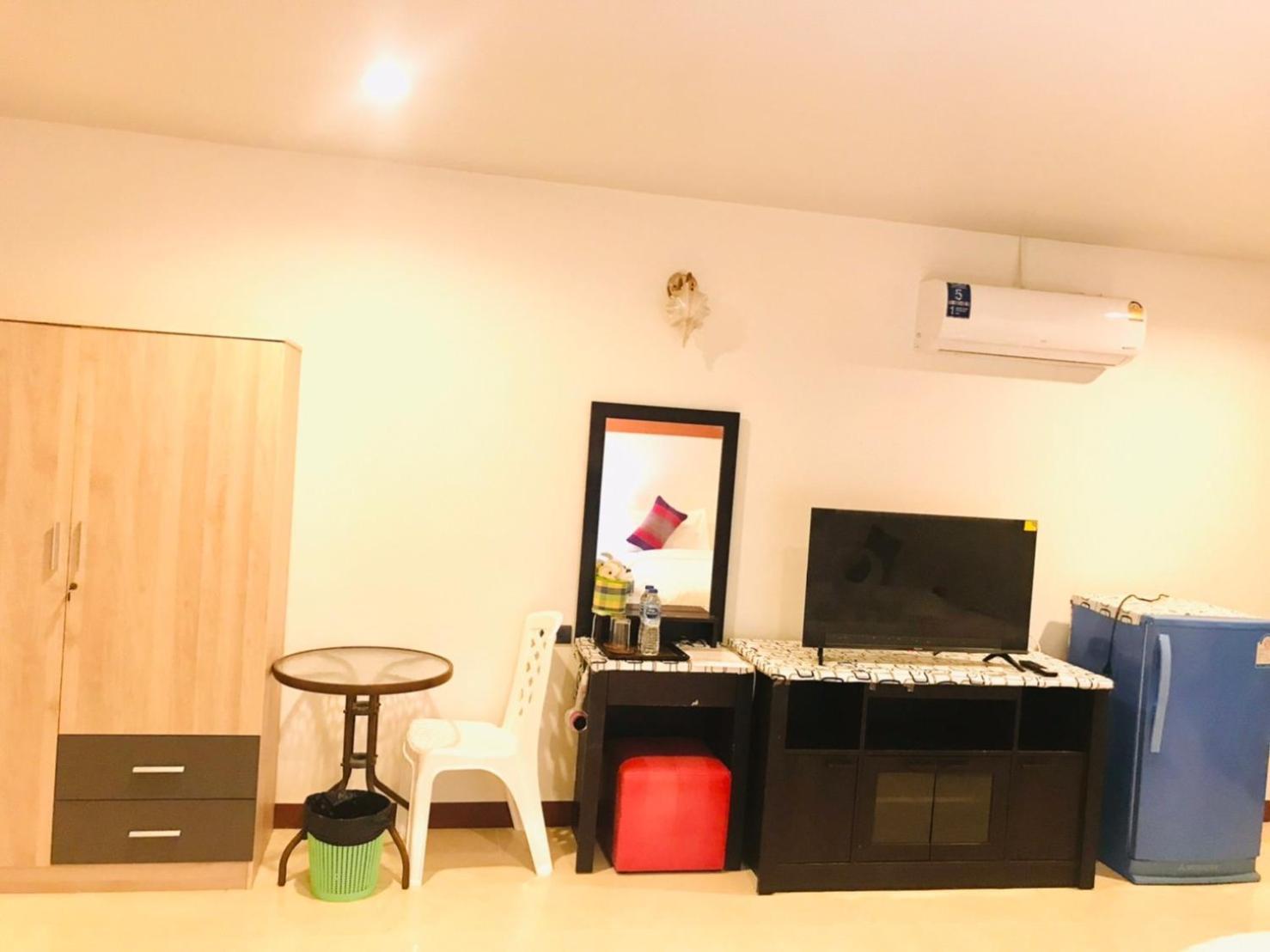 Ostello Benetti House Patong Esterno foto