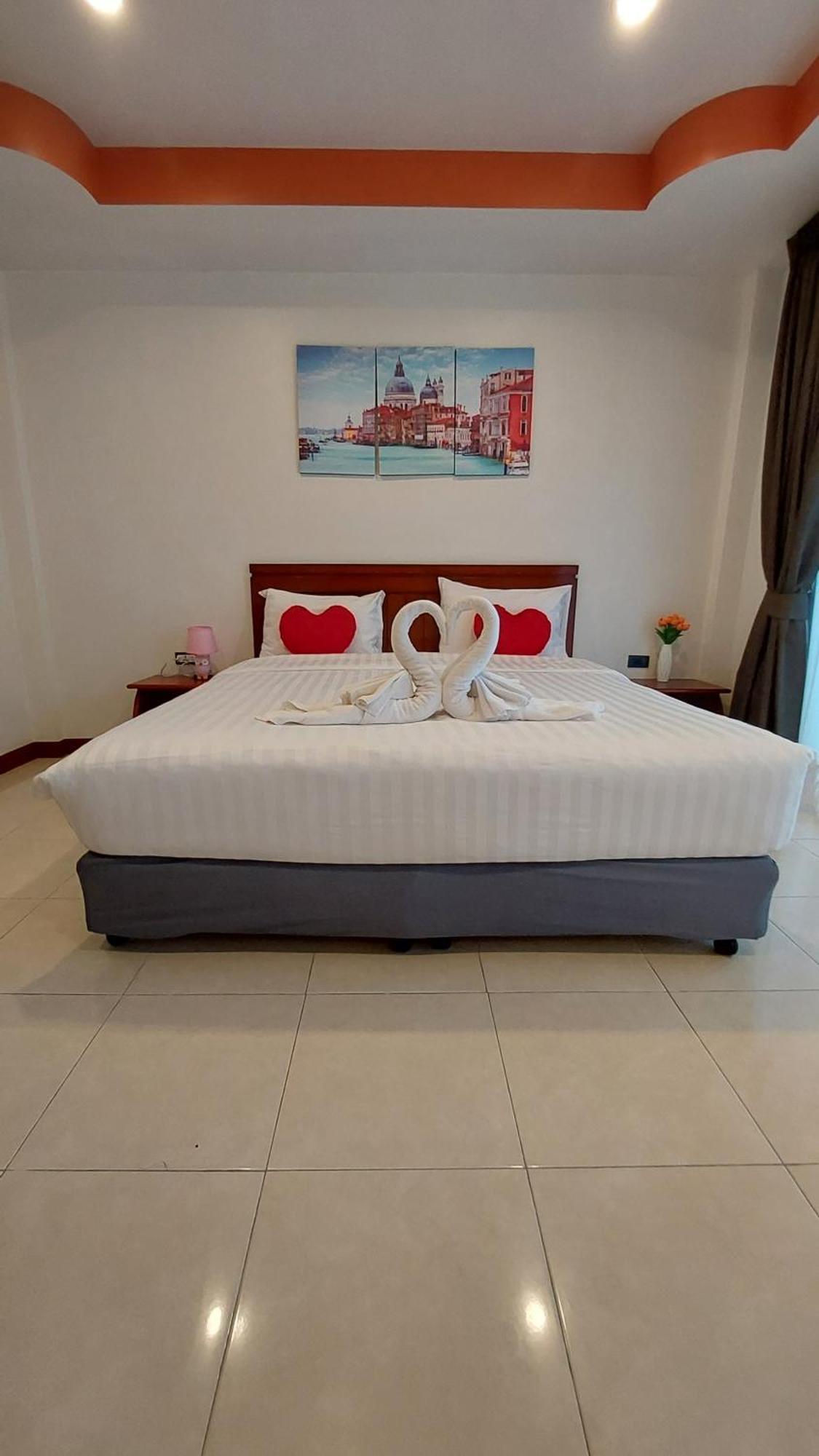 Ostello Benetti House Patong Esterno foto