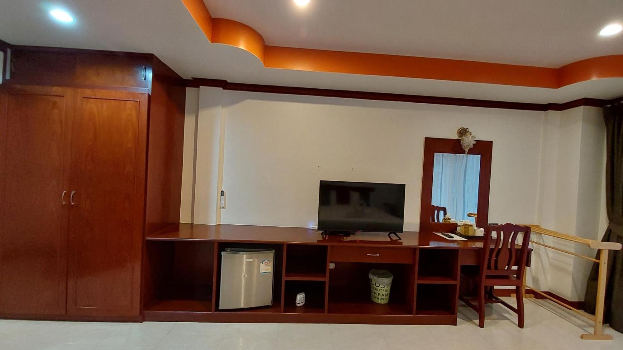 Ostello Benetti House Patong Esterno foto
