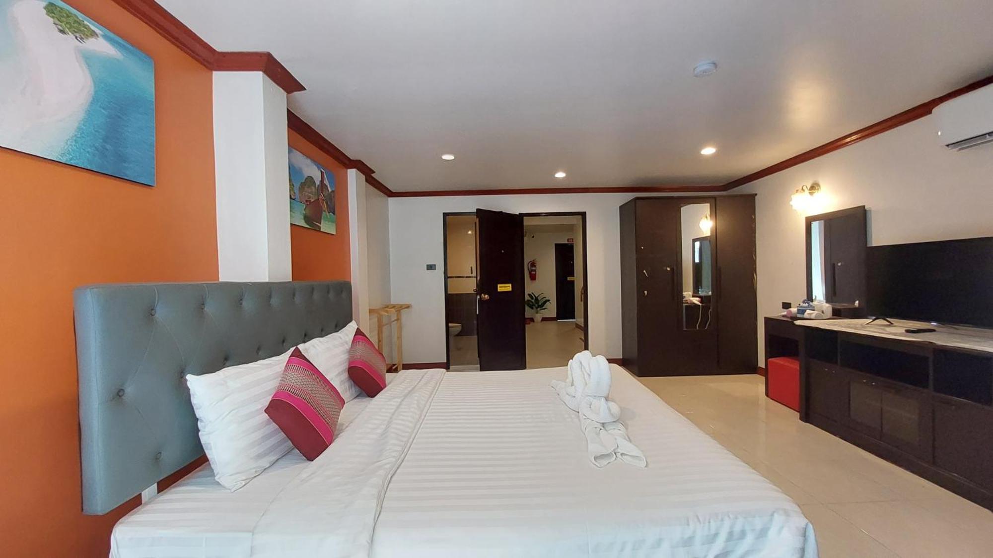 Ostello Benetti House Patong Esterno foto