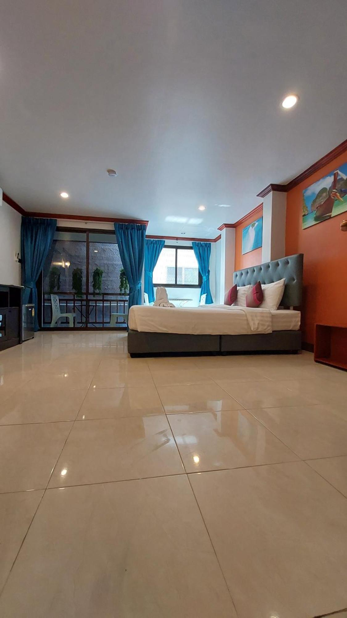 Ostello Benetti House Patong Esterno foto